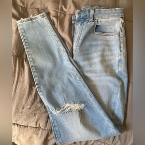 American Eagle woman’s skinny jeans. New, never worn. Size 10